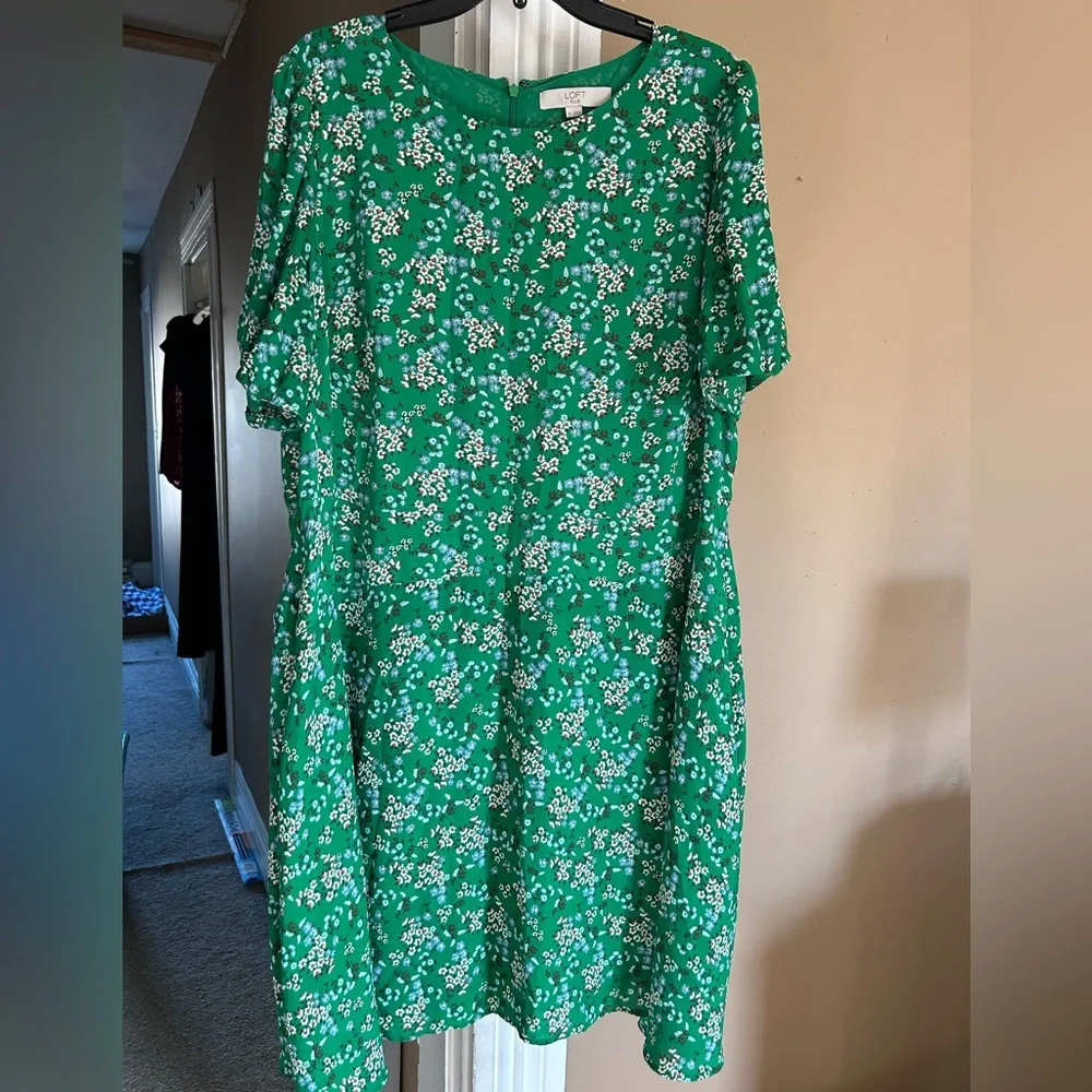 LOFT Plus Floral Green Dress Sz18 - Picture 1 of 1